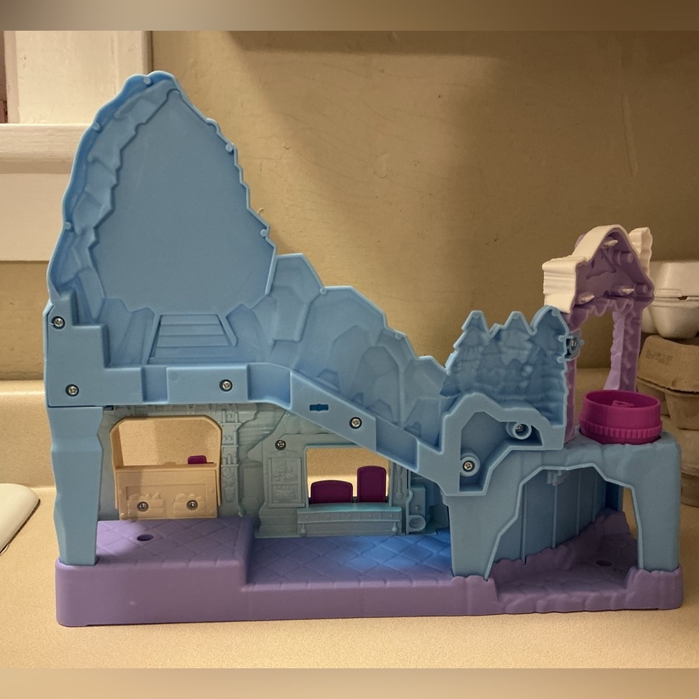 Fisher Price Frozen Little People castle - Picture 2 of 3